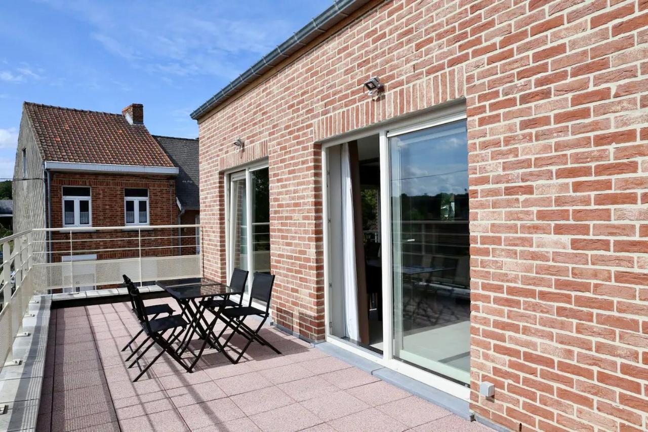 Loft En Duplex Avec Terrasse 3 Chambres Proche Pairi Daiza Mons Exterior foto